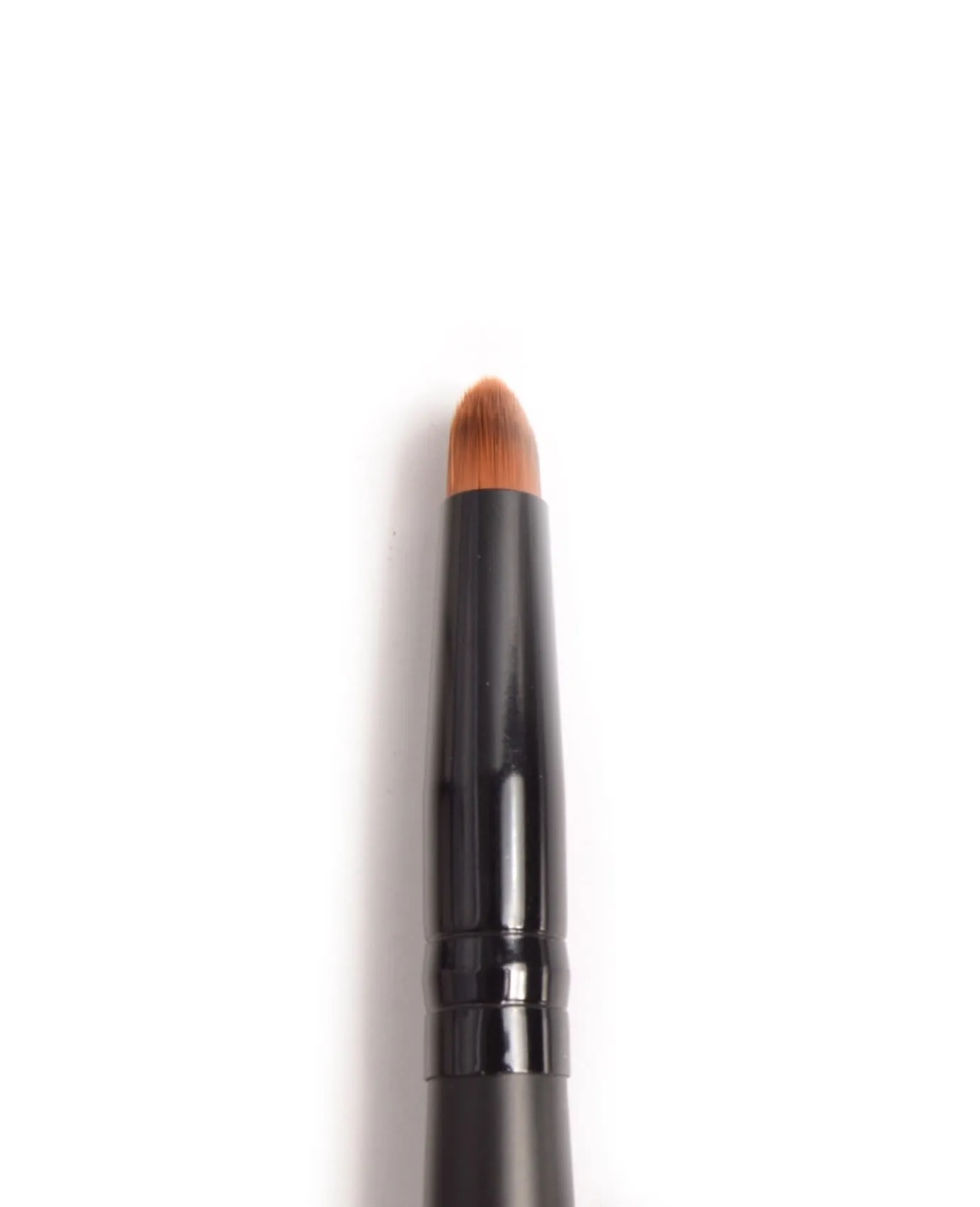 Amor Us Crease Brush - #908