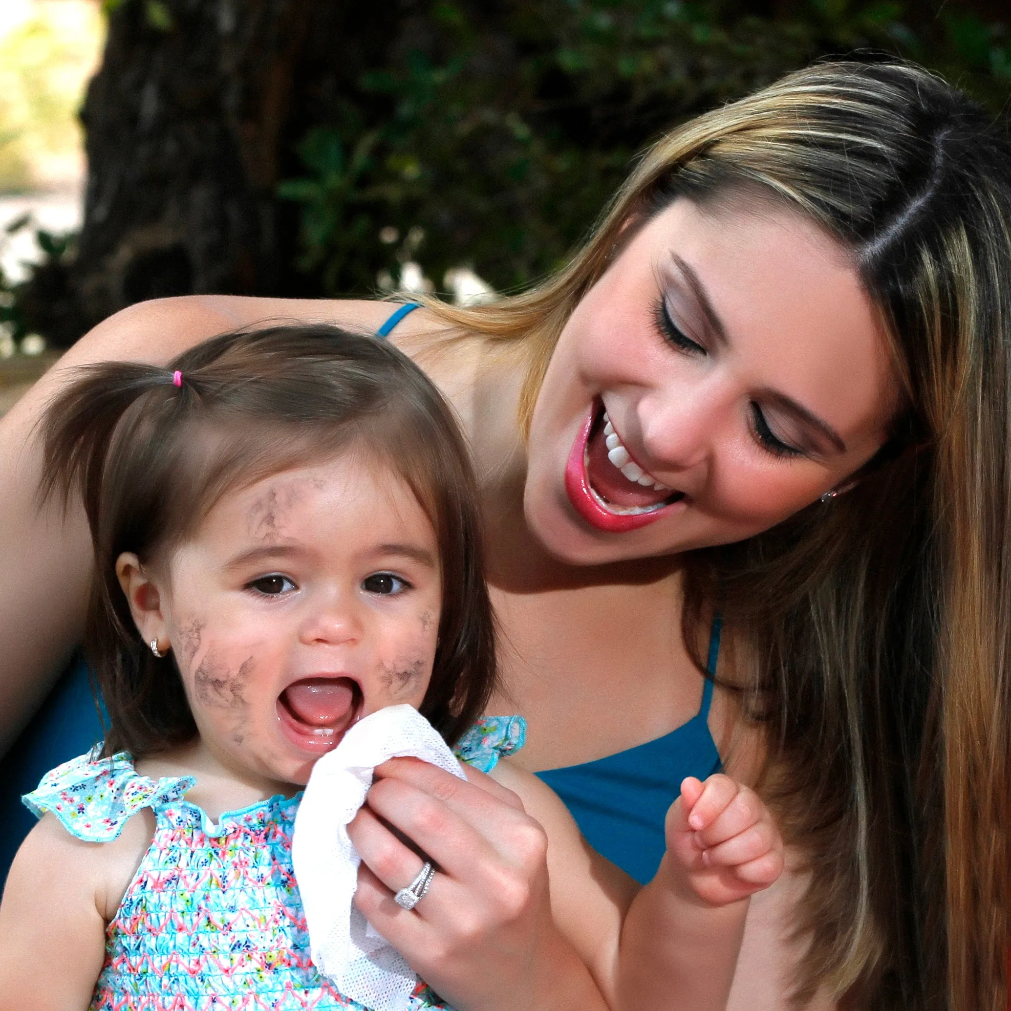 Ezywipe Travel Baby Hypoallergenic Wipes 100 % Water, Pure & Gentle, Unscented, Extra Thick & Durable, Super Absorbent, Reusable 37 Wipes & 6 Towels