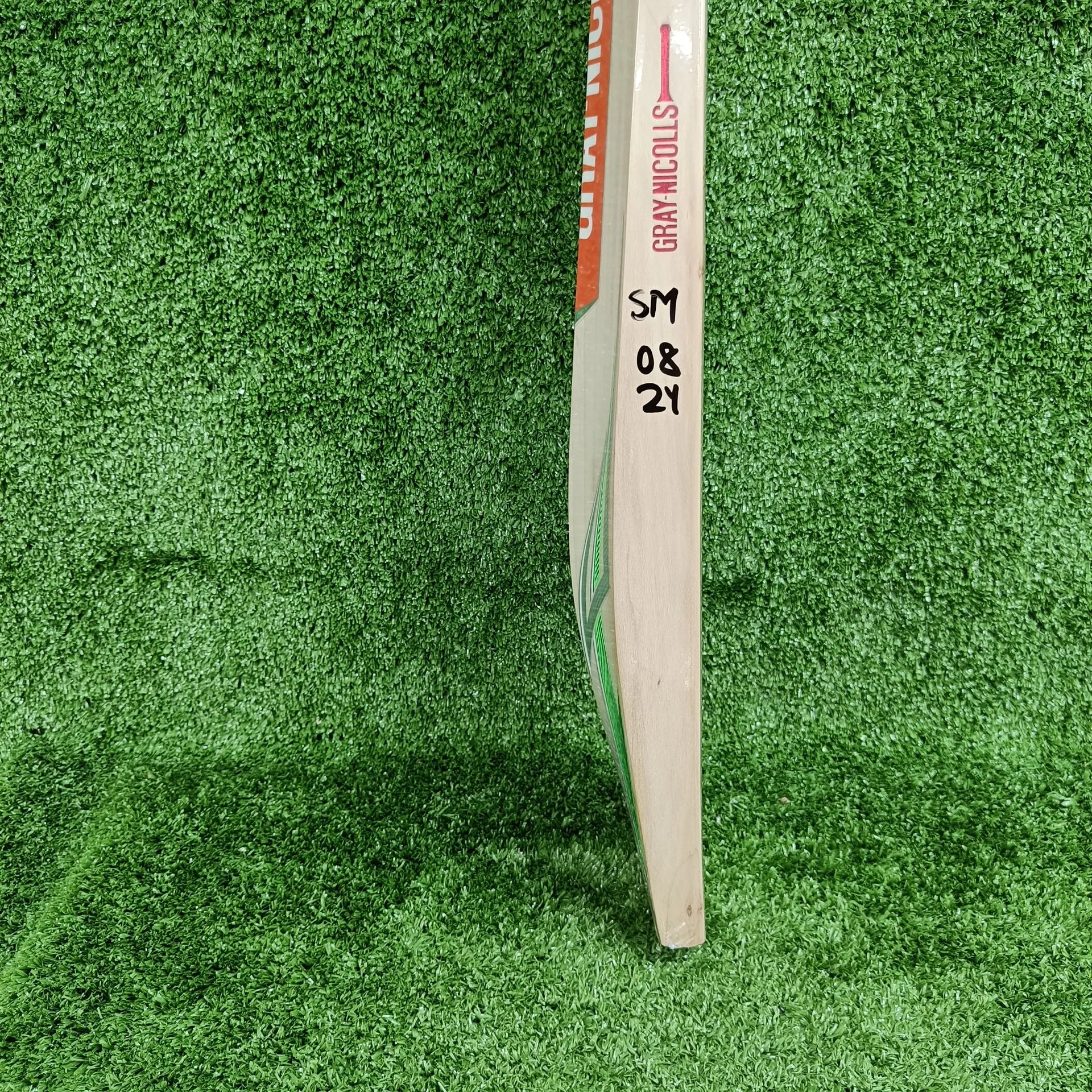 Gray-Nicolls 5 HyperNova Junior / Youth Limited Edition English Willow Cricket Bat