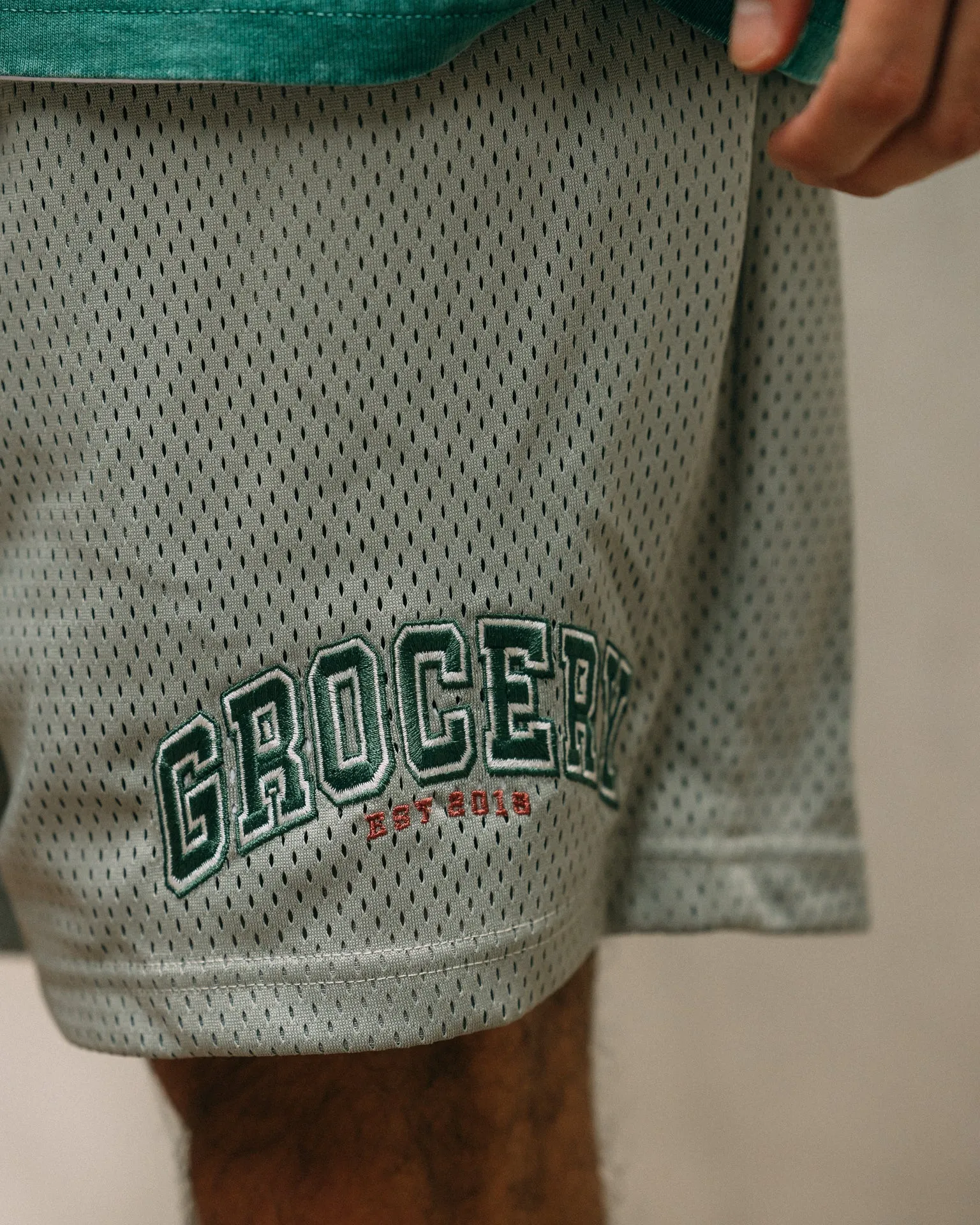 GROCERY SP-014 COLLEGE EMBROIDERY MESH SHORTS/ LIGHT GRAY