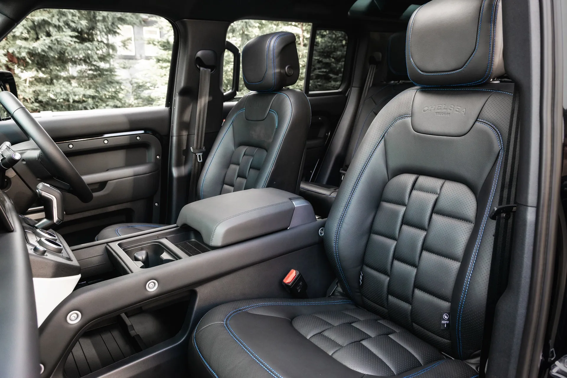 Land Rover Defender 110 - Black Exterior & Interior