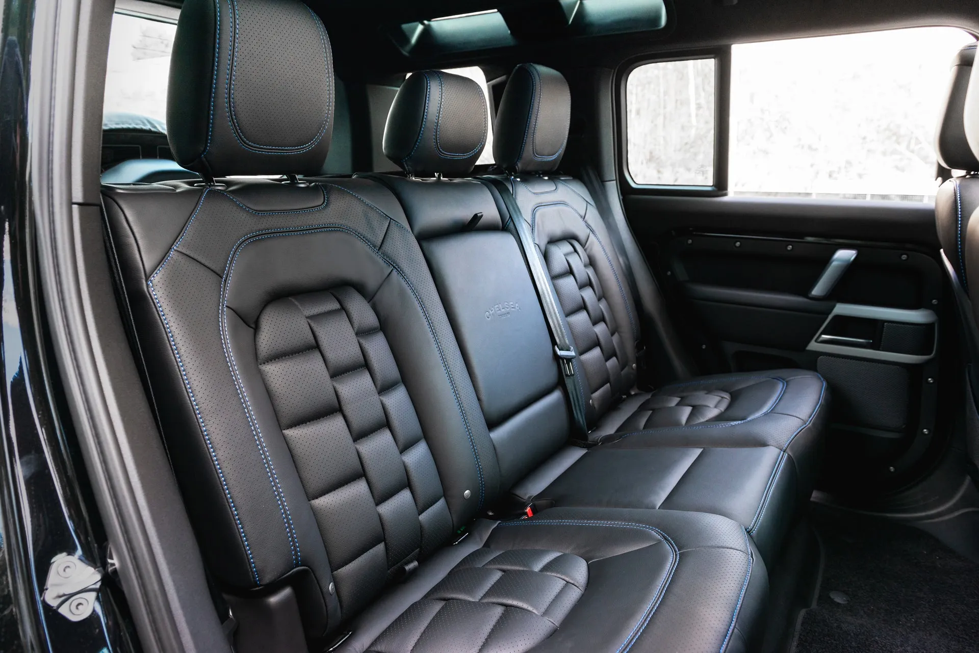Land Rover Defender 110 - Black Exterior & Interior