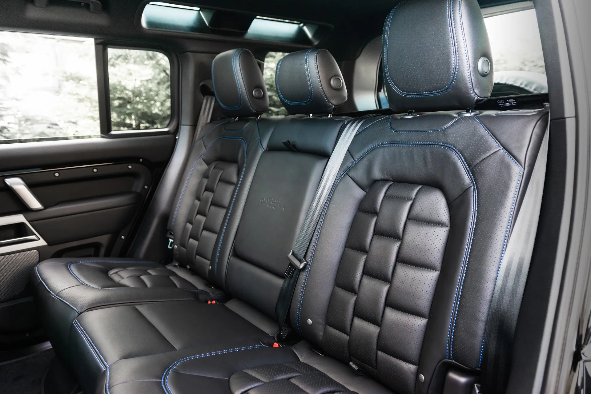 Land Rover Defender 110 - Black Exterior & Interior