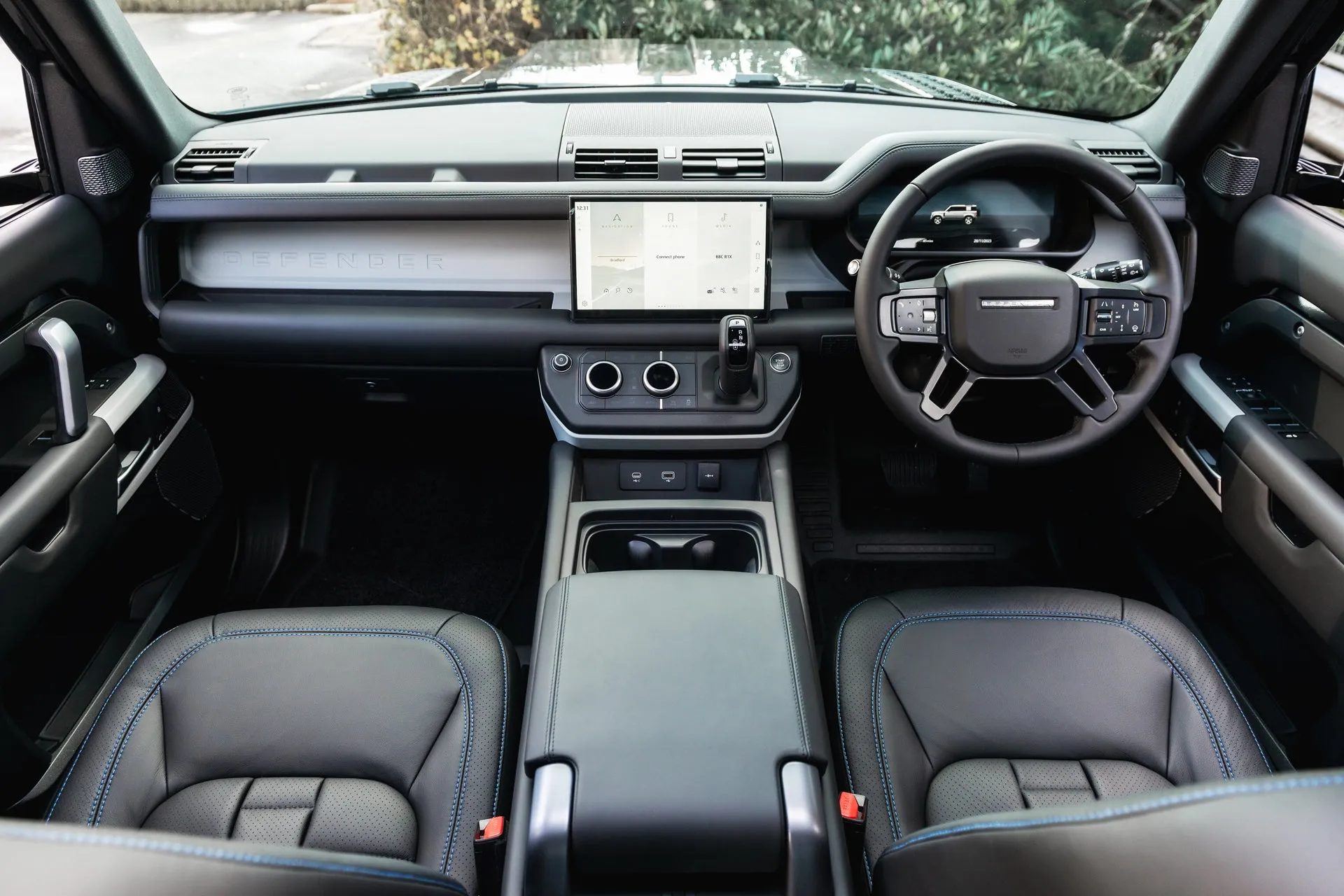 Land Rover Defender 110 - Black Exterior & Interior