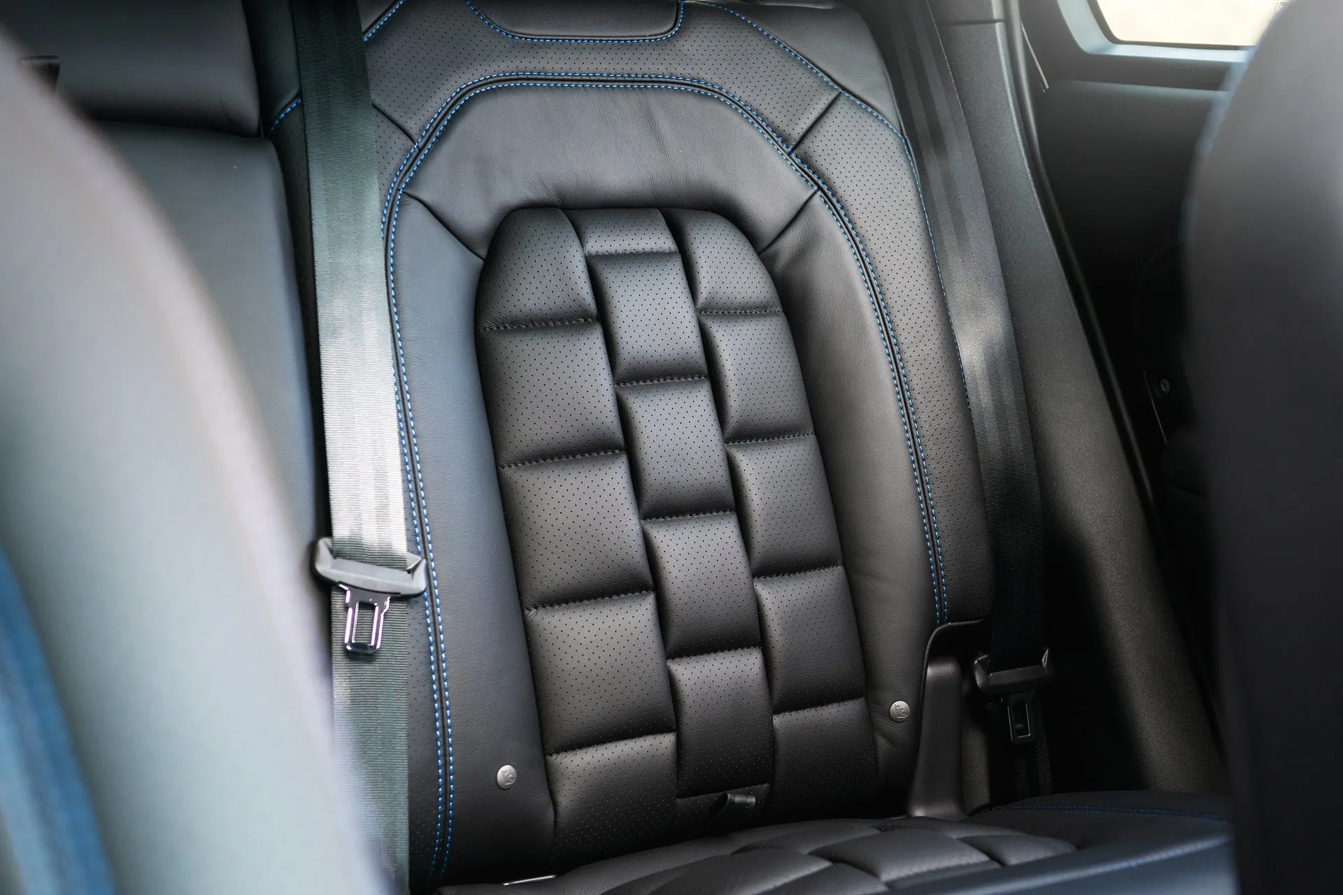 Land Rover Defender 110 - Black Exterior & Interior