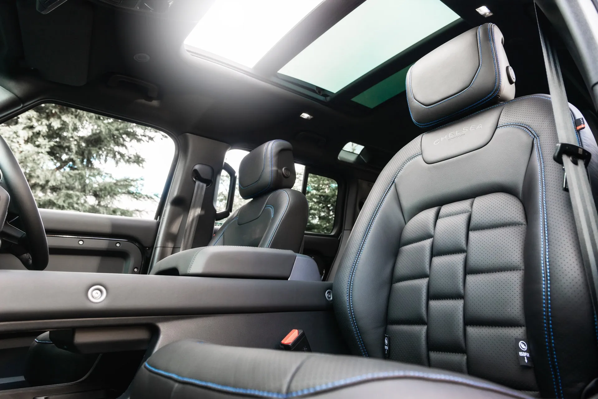 Land Rover Defender 110 - Black Exterior & Interior