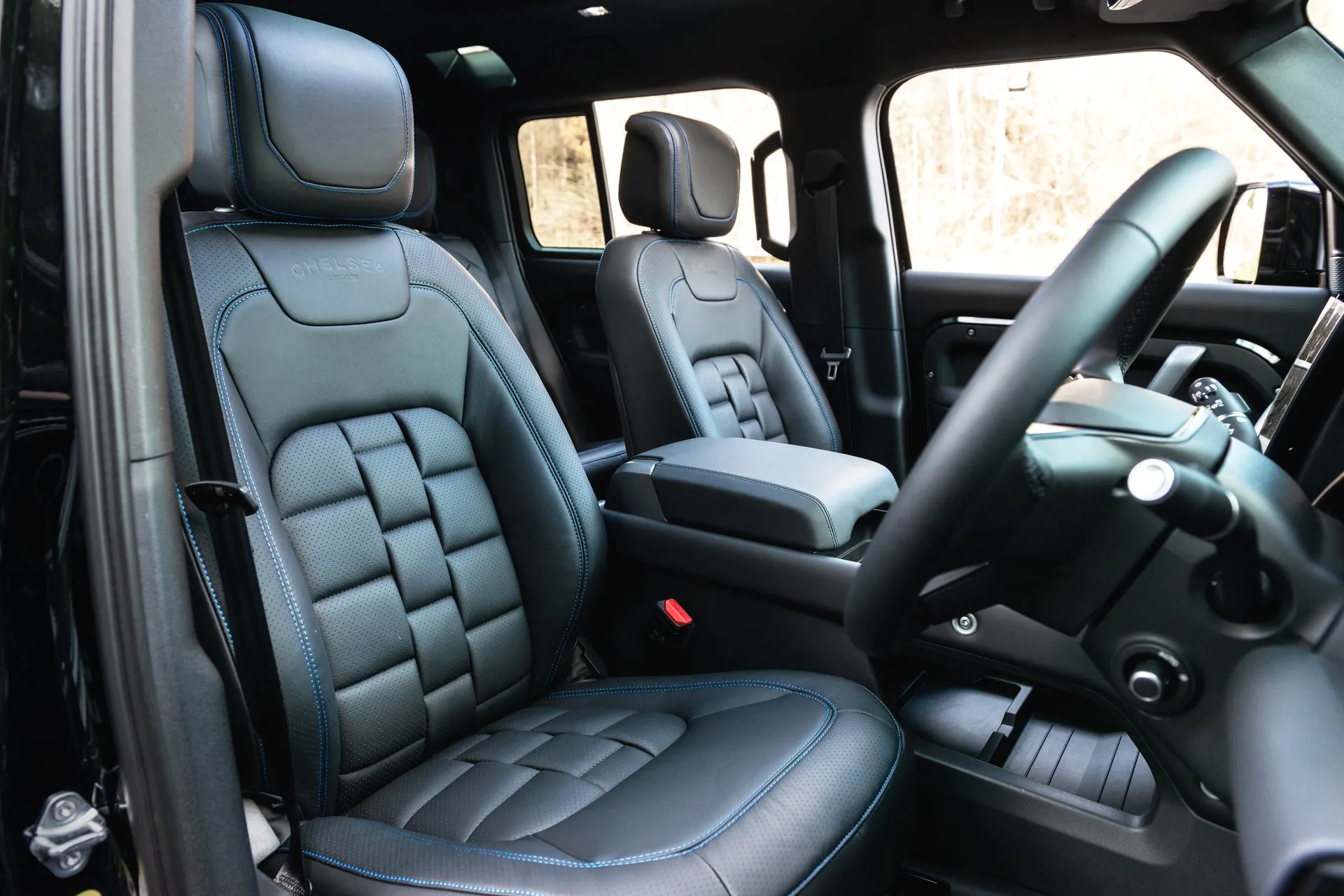 Land Rover Defender 110 - Black Exterior & Interior