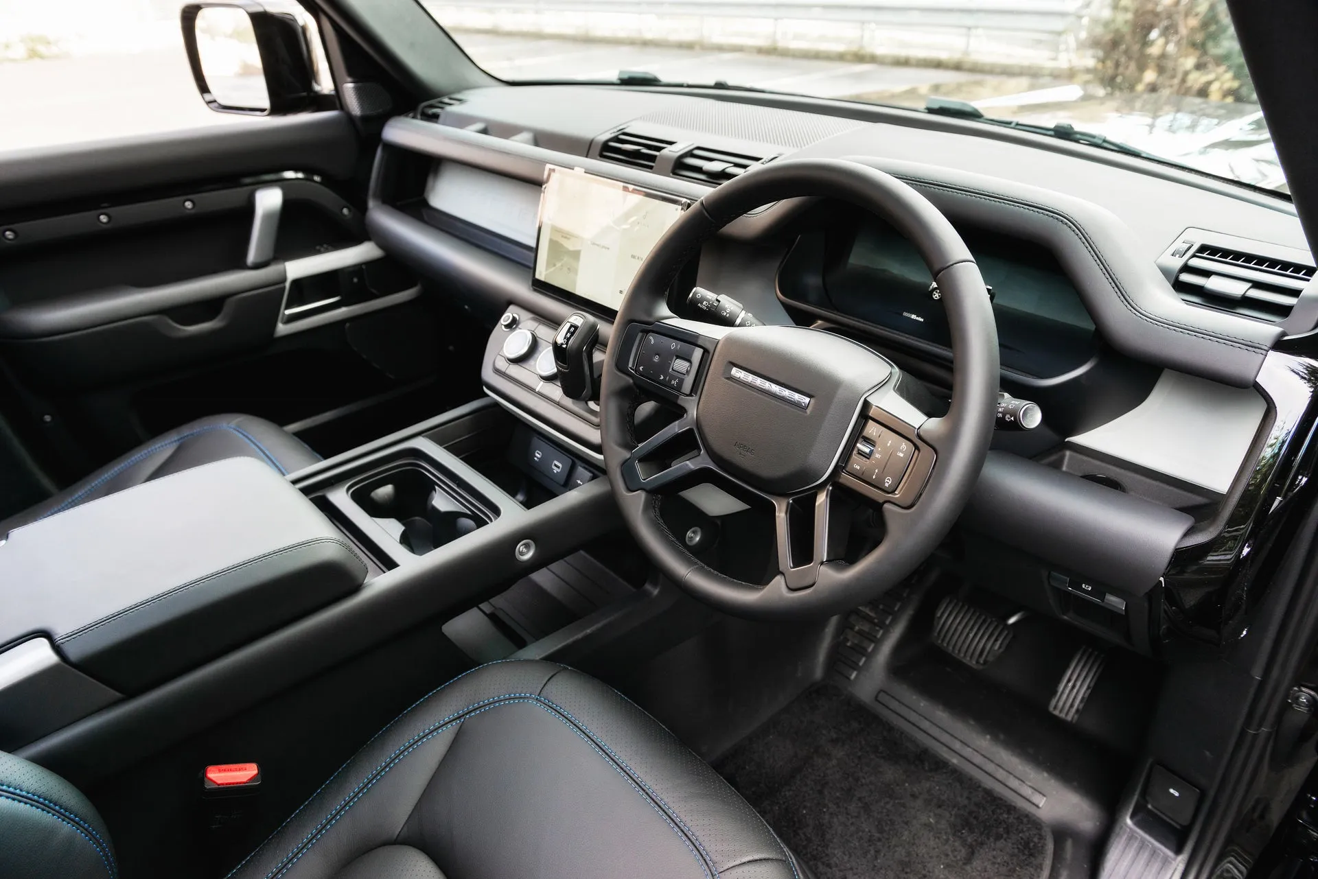 Land Rover Defender 110 - Black Exterior & Interior