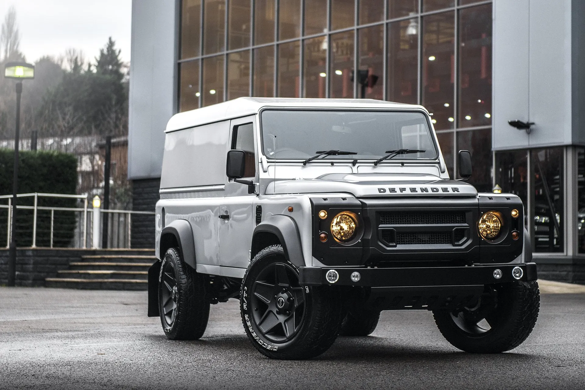 Land Rover Defender (1991-2016) Mondial Retro Light Alloy Wheels