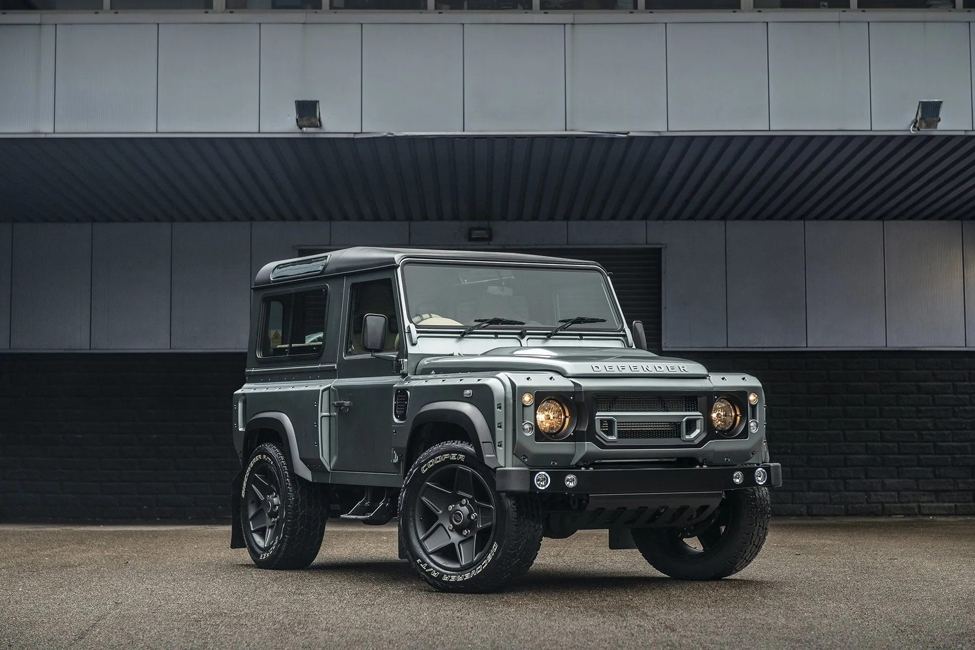Land Rover Defender (1991-2016) Mondial Retro Light Alloy Wheels