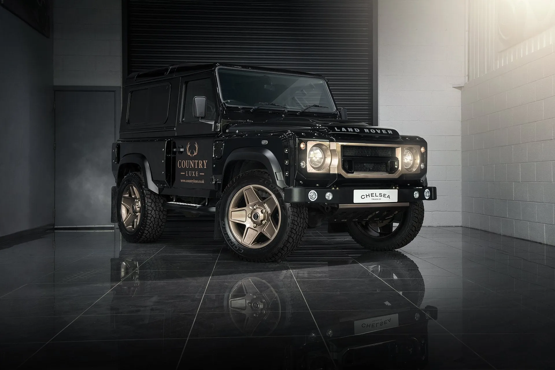 Land Rover Defender (1991-2016) Mondial Retro Light Alloy Wheels