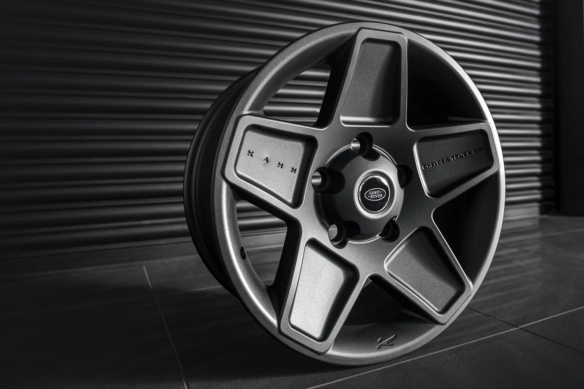 Land Rover Defender (1991-2016) Mondial Retro Light Alloy Wheels