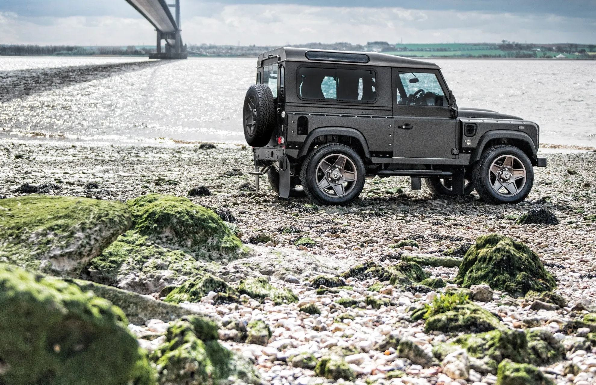 Land Rover Defender (1991-2016) Mondial Retro Light Alloy Wheels