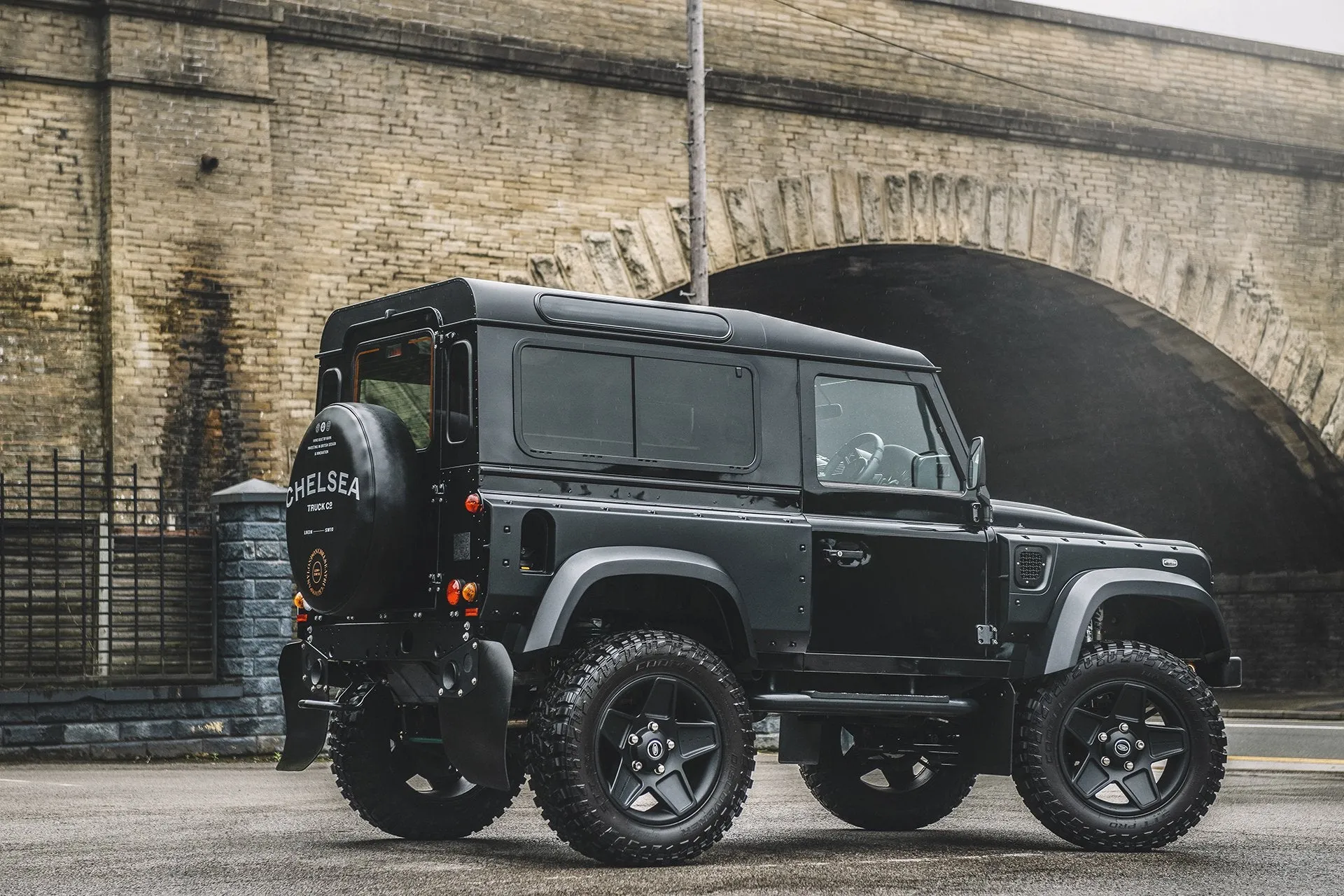Land Rover Defender (1991-2016) Mondial Retro Light Alloy Wheels