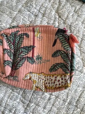 Tropical Jungle - Coral